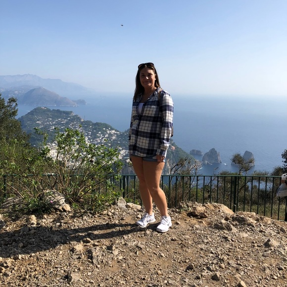 Meet your Posher, Michelle - Picture 1 of 1